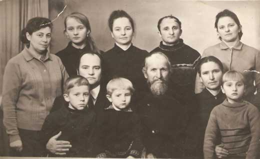 Іван Левчук з родиною, 70-ті роки